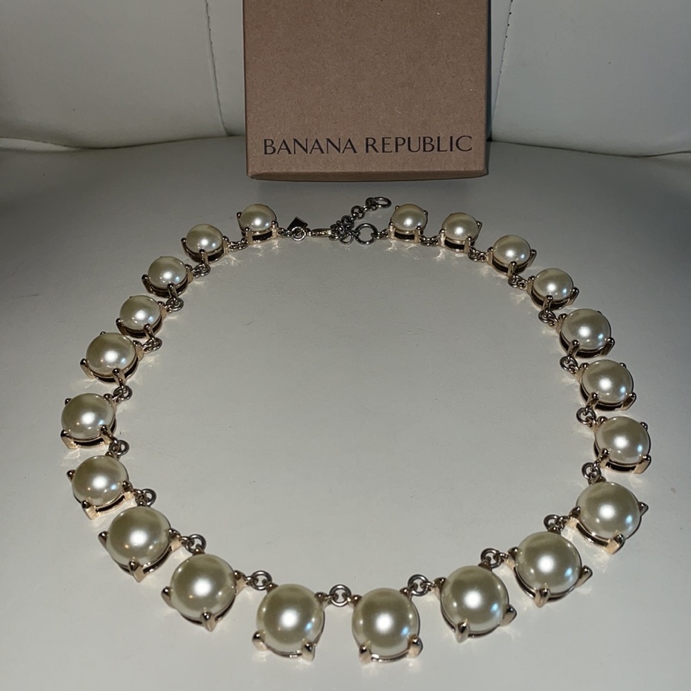 Banana Republic Pearl Necklace - Picture 4 of 6